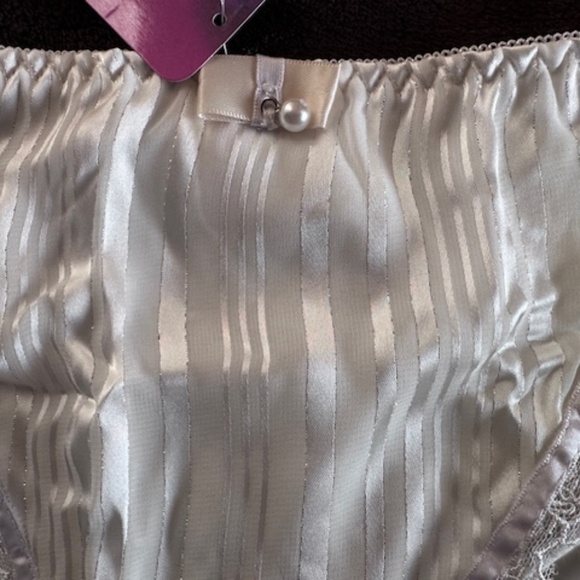 White Bridal Panties. Cotton panties with a flair. - Picture 2 of 7